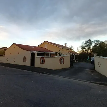 D'hotes Au Pied Des Pyrenees